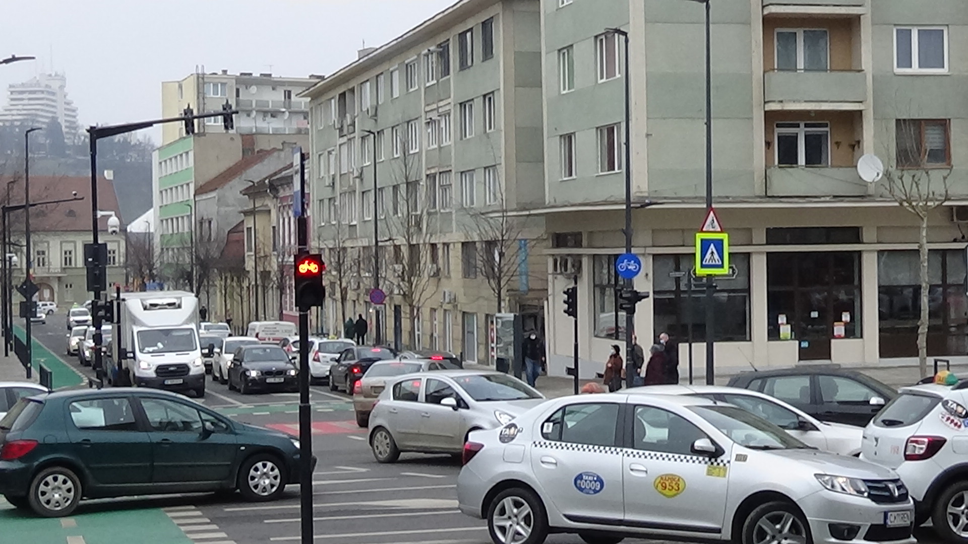 VIDEÓ - Továbbra is zsúfolt a forgalom a Szent György téren