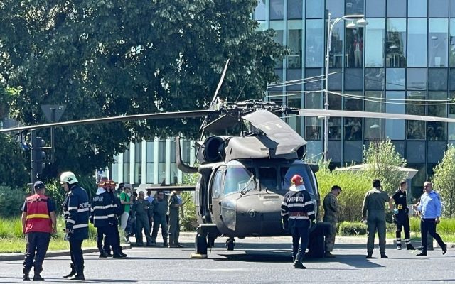 Kényszerleszállást hajtott végre egy helikopter Bukarest belvárosában