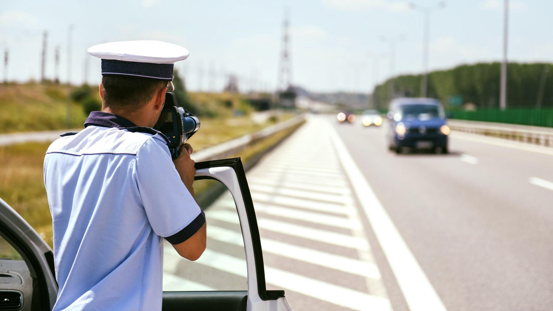 Bírságolásra kényszerítenék a közlekedési rendőröket?