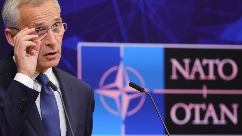 Stoltenberg: egyhangú döntés szükséges Ukrajna NATO-csatlakozásához