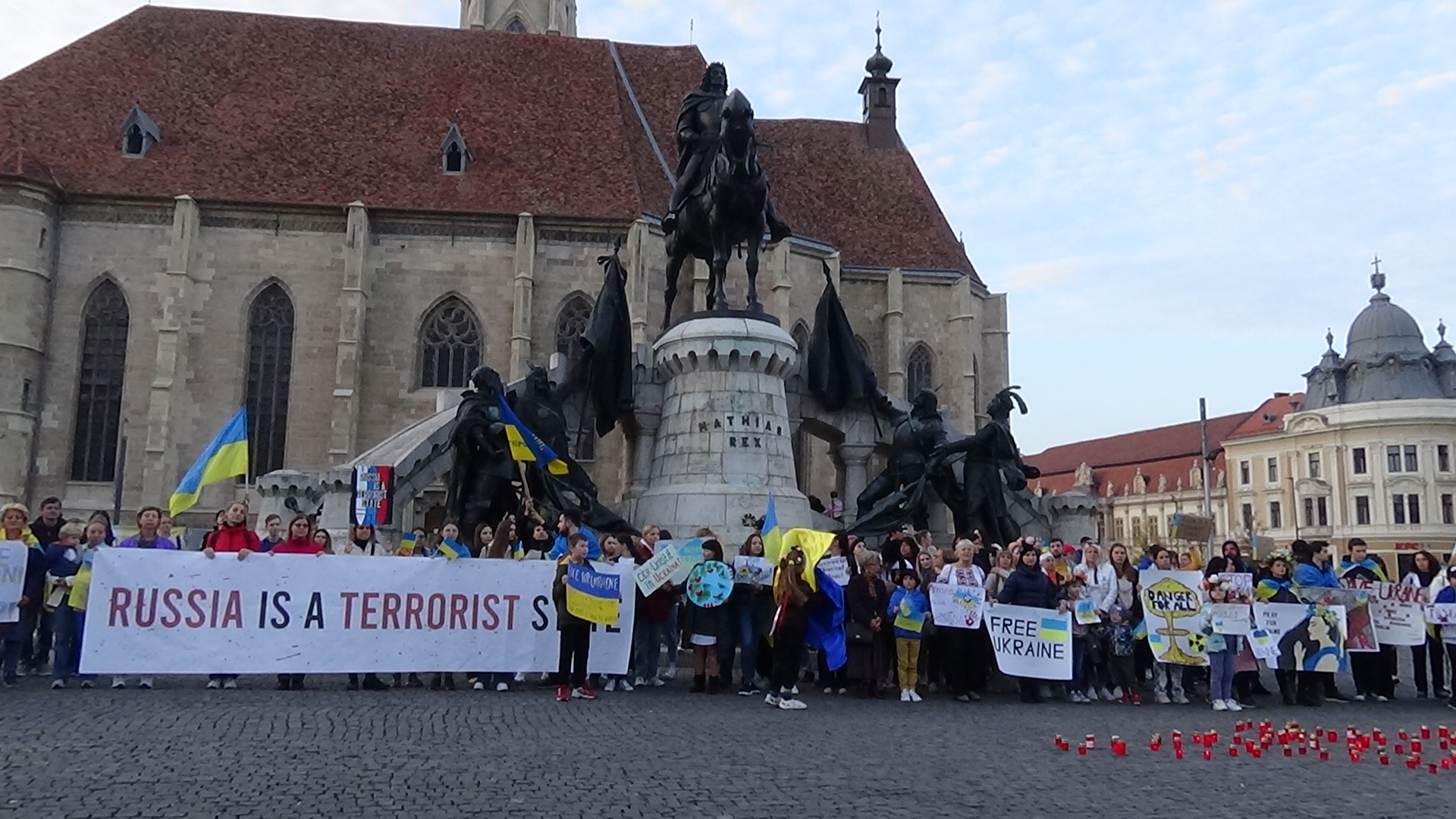 VIDEÓK - Az ukrajnai városok bombázása ellen tiltakoztak a háborús menekültek Kolozsváron
