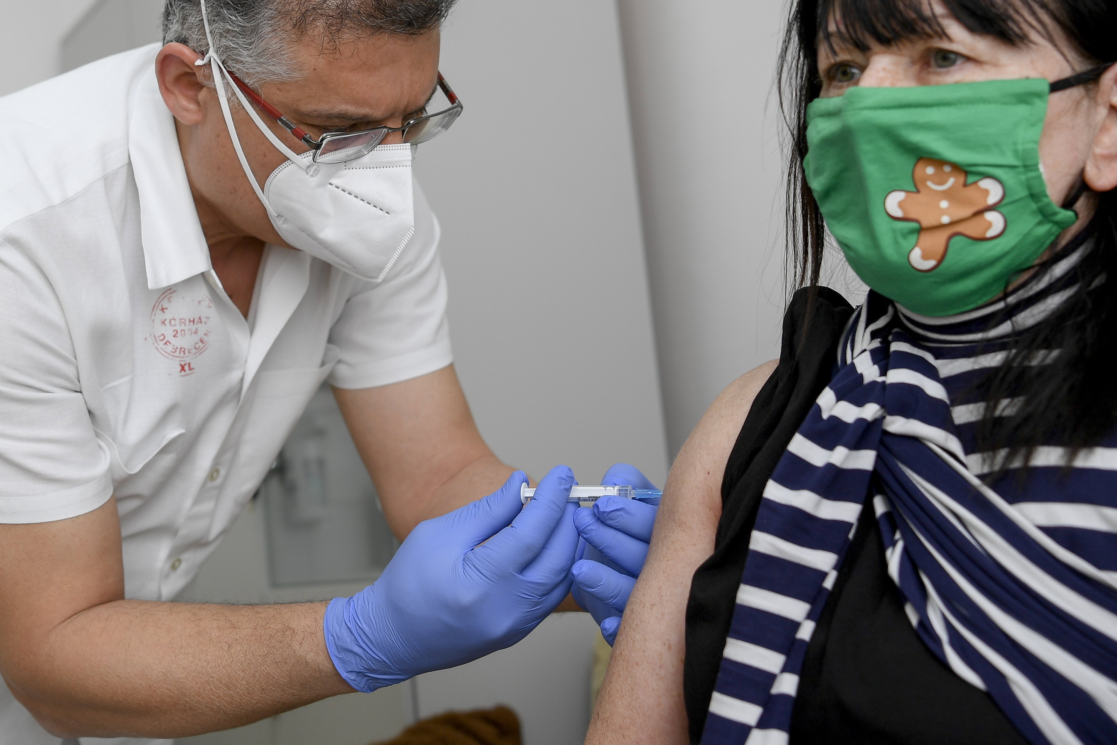 Szabadon igényelhető az omikron alváltozatai ellen kifejlesztett vakcina