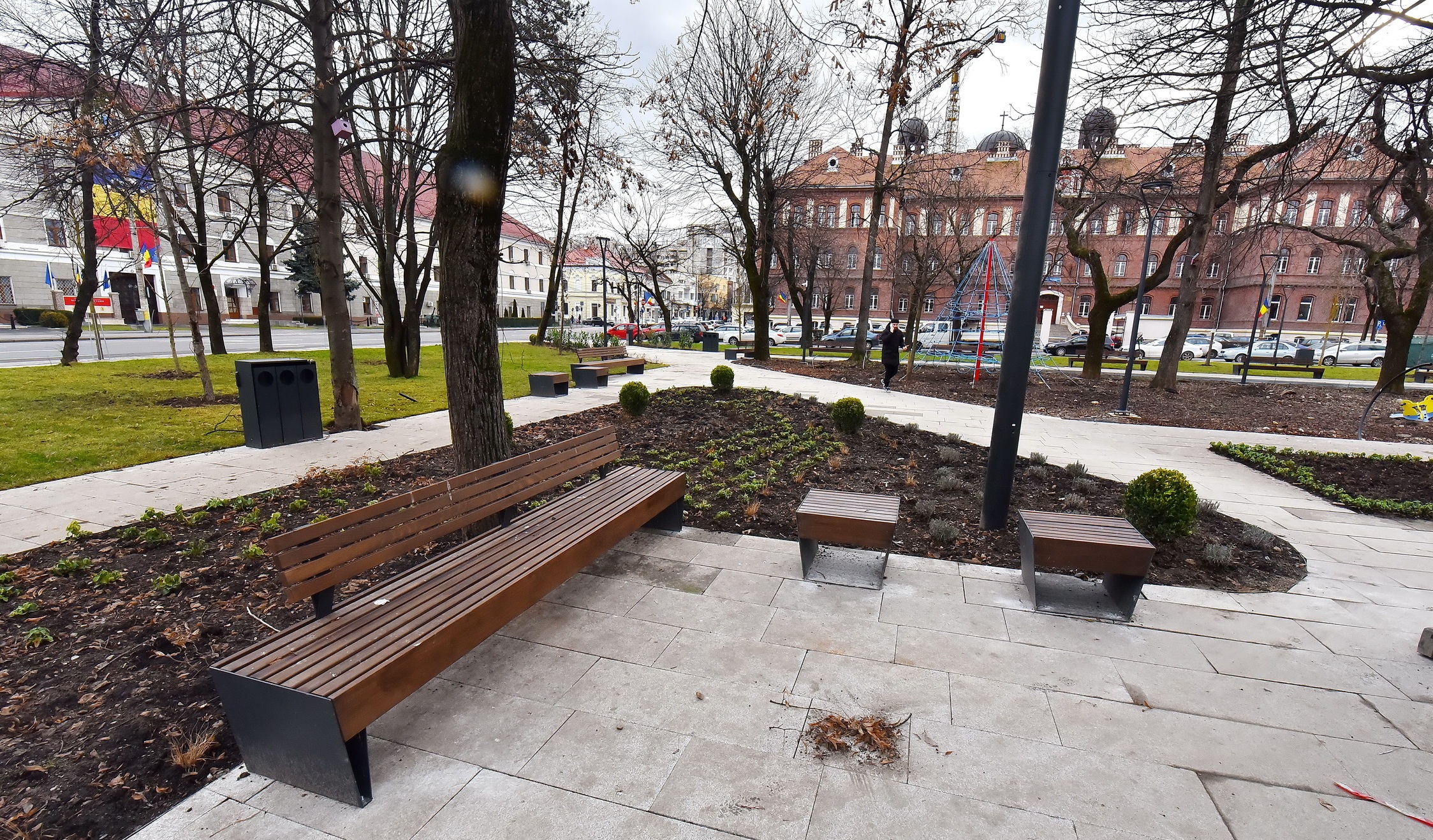 Megnyitották a Hunyadi téri parkot, de még nincs kész
