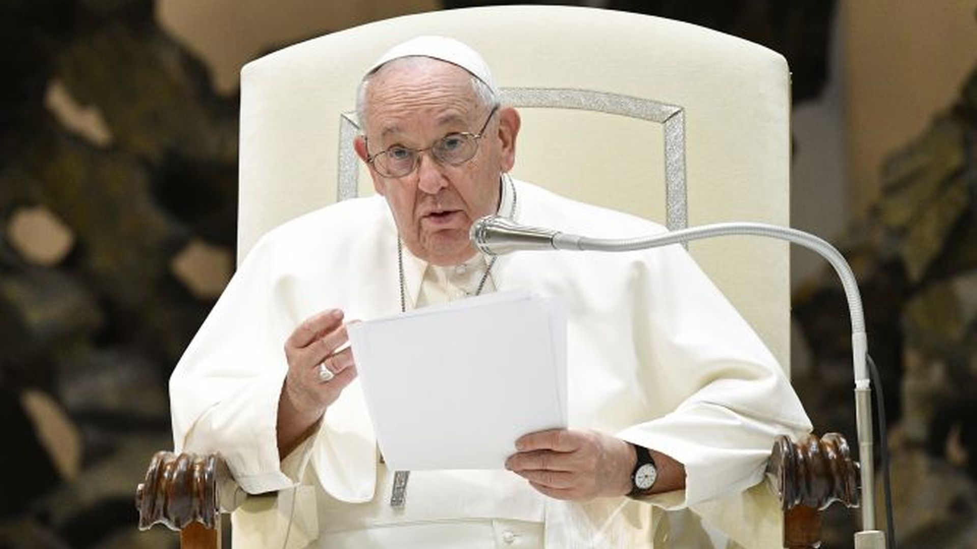 Ferenc pápa tovább szigorít: az egyházi szervezeteket vezető világiakon is számonkéri a szexuális visszaéléseket
