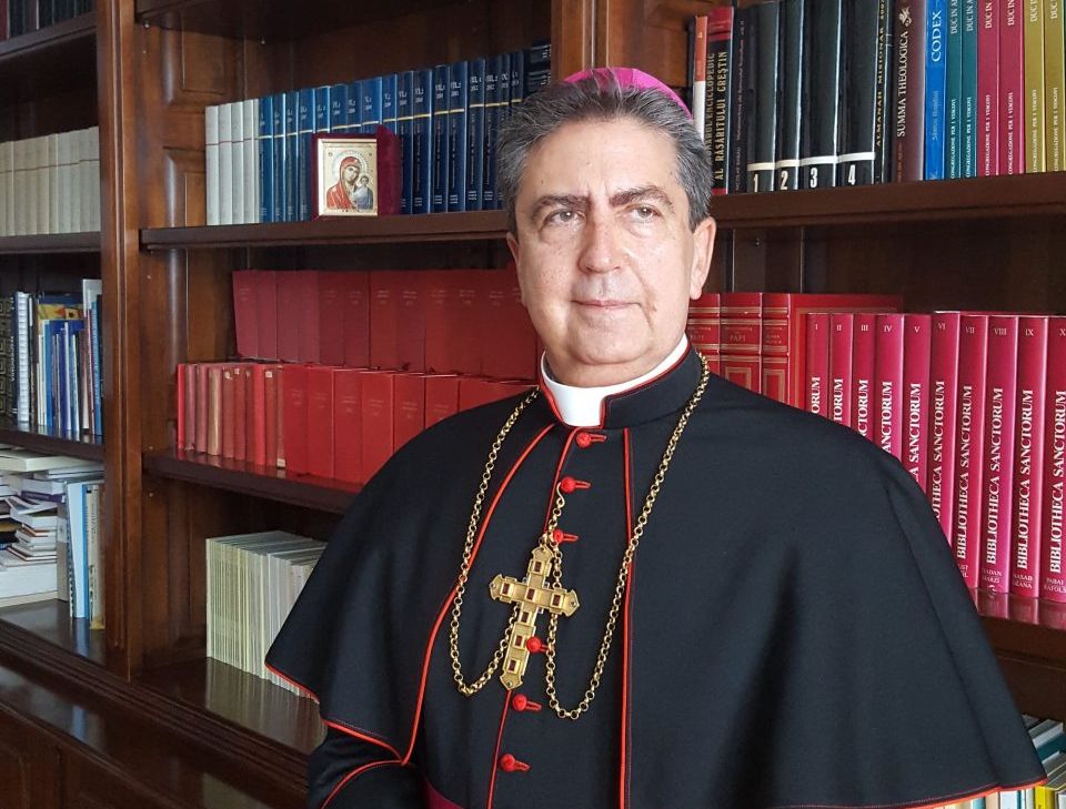 Befejezte romániai szolgálatát a pápa nagykövete