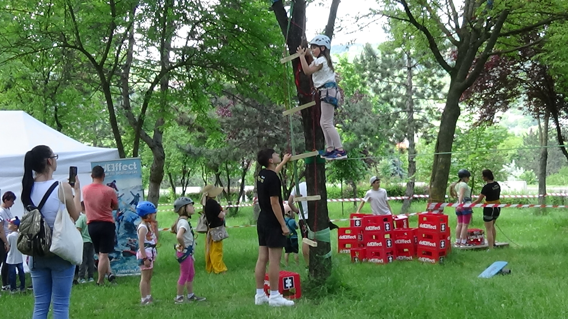 VIDEÓ – Ügyességi próba a Colina-parkban tartott gyermeknapon