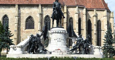 Megszavazta a parlament a magyar vonatkozású emlékművek magyar nyelvű feliratozását előíró törvényt