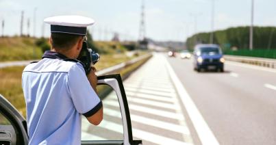 Bírságolásra kényszerítenék a közlekedési rendőröket?