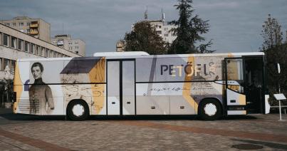 Erdélyben a Petőfi 200 mozgó múzeumbusz
