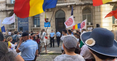 Újságírót bántalmaztak egy bukaresti oltásellenes tüntetésen