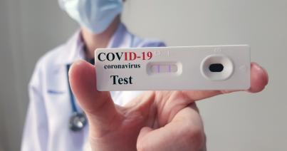 Egy hét alatt közel 10 ezer koronavírusos megbetegedés
