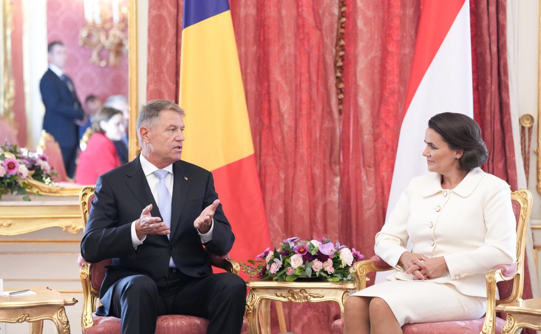 Mandátuma vége felé Budapestre  látogatott a román államfő