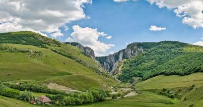 Turisták előnyben – és jobb utakon