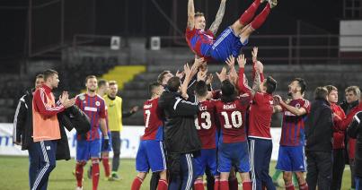 Négy gól, két kiállítás, egy–egy pont a rangadón