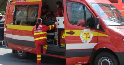 Frontálisan ütközött két autó Kackón, sérültek