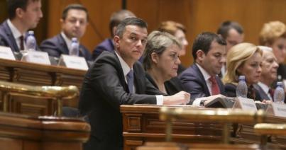 Helyén marad a Grindeanu-kormány, bukott az indítvány