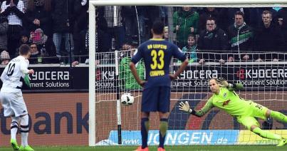 Bajnokságról bajnokságra: Gulácsi 11-est védett