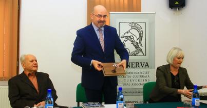 Korunk kulcsot adományoztak Markó Béla költőnek