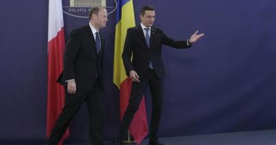 Tüntetők füttykoncertje közepette fogadta Sorin Grindeanu a máltai kormányfőt