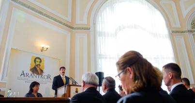 Nagyszalontán nyitották meg az Arany-emlékévet Áder János jelenlétében