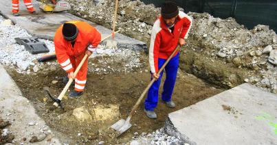 VIDEÓ - A betontörőt is bevetették a Főtéren