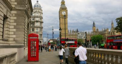 Őrizetbe vettek a londoni parlamentnél egy embert, akinél késeket találtak