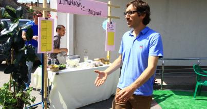 Limonádéval, süteménnyel újítják fel a padokat