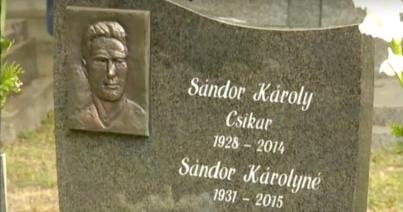 Felavatták Sándor Károly sírkövét