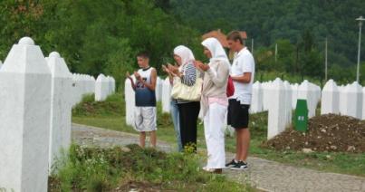 A bosnyák elnök a srebrenicai népirtás elismerésére szólította fel a szerbeket