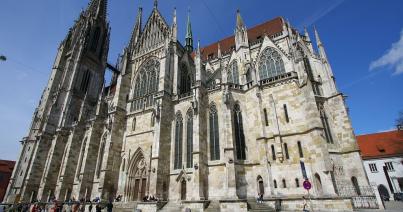 Szexuálisan is bántalmaztak gyermekeket a regensburgi dóm fiúkórusában