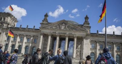 Náci karlendítéssel fotózkodó kínai turistákat vettek őrizetbe Berlinben