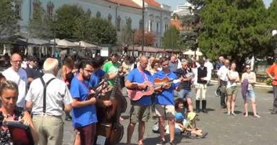 VIDEÓ - KMN: Tánckavalkád a Főtéren