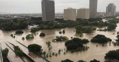 Rendőrnek öltözött fegyveres rablók fosztogatnak Houstonban