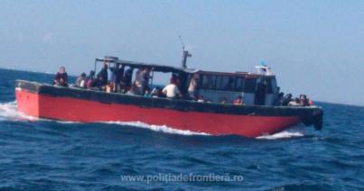 157 migráns, köztük 56 gyerek volt egy csónakban a Fekete-tengeren