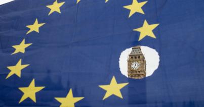 Guardian: a brit kilépés napjáig érkező EU-munkavállalókra a jelenlegi jogosultságok vonatkoznának