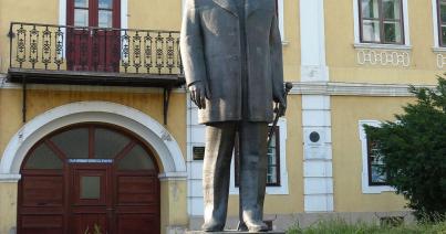 Egy Bernády monográfia és a biográfiák kora