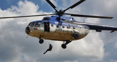 A hegyimentőknek és a határőröknek is segített a speciális repülési egység