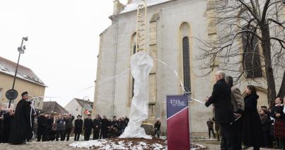 Emlékmű a vallásszabadság 450. évfordulójára, Tordán