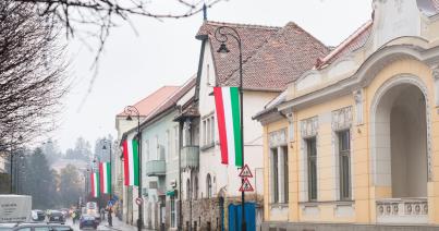 Sepsiszentgyörgy – kifogásolta a prefektus a magyar nemzeti színeket