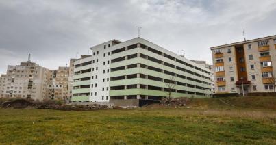 Monostori parkolóház: 6 év alatt 372 hely. De mégsem
