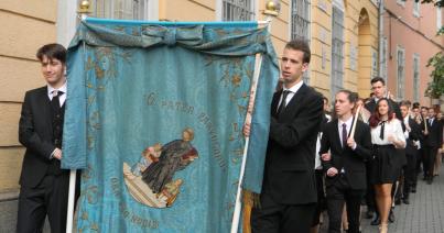 „Legyetek bátrak a valódi boldogságot választani!”