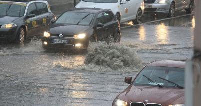 Elárasztotta az esővíz a Béke teret