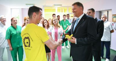 Klaus Johannis meglátogatta a kolozsvári onkológiai intézetet