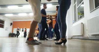 „Hogyan kérjük fel a hölgyeket táncolni?”