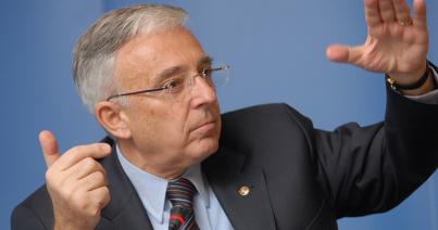 Isărescu: Románia gazdasága egyáltalán nem akar összeomlani