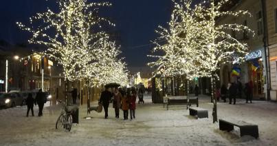 Kitartó havazással beköszöntött a tél – narancssárga jelzés 9 megyében