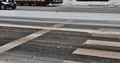 Két diáklányt gázolt el a gyalogátkelőn egy busz