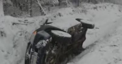 Teherautónak ütközött egy kisbusz... kereke