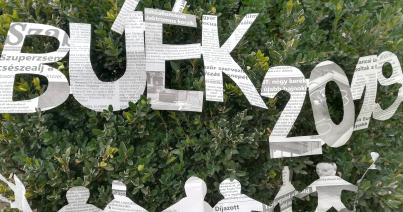 Olvasóinknak kívánunk idén is velünk együtt eltöltött szerencsés évet!