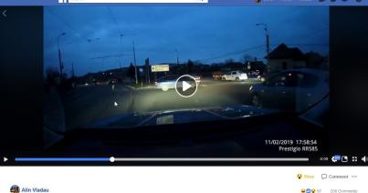 VIDEÓ – Így karamboloztak a körforgalomban. Ki a hibás?